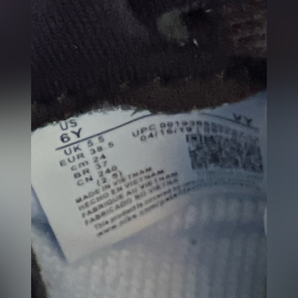 - Jordan 1 Retro OG High University Blue size 6 (GS) - Picture 3 of 9